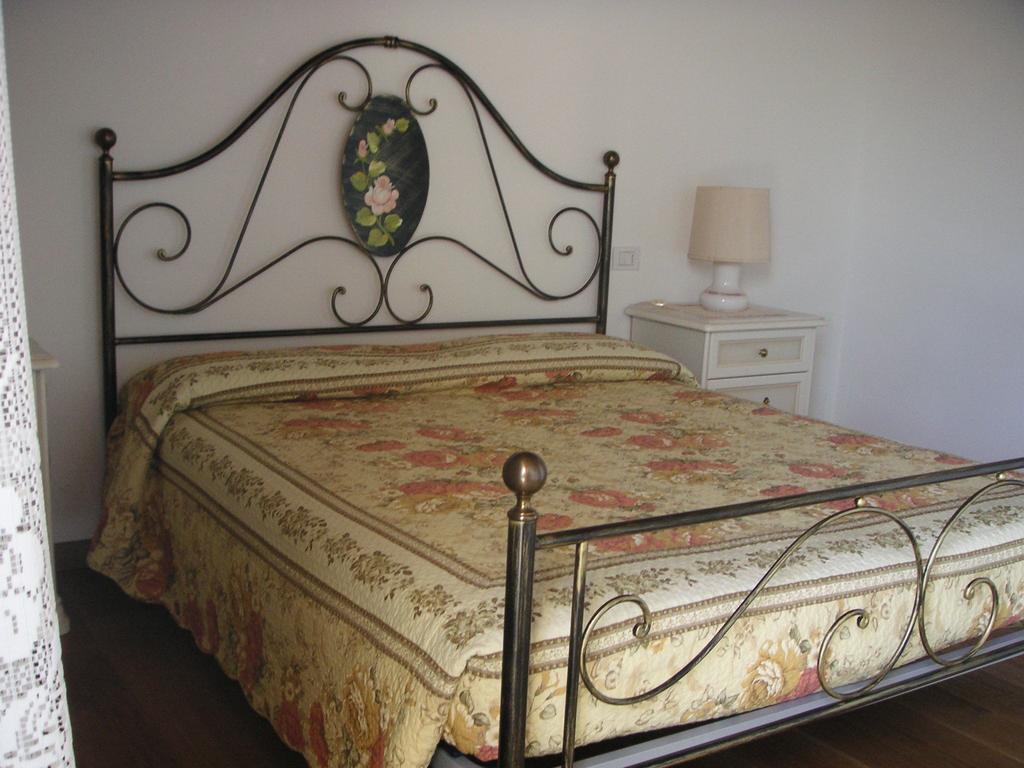Agriturismo Due Torri モンテベッルーナ 部屋 写真
