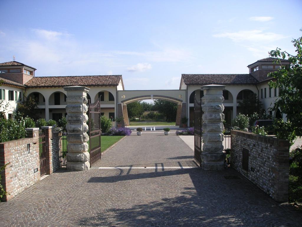 Agriturismo Due Torri モンテベッルーナ 部屋 写真