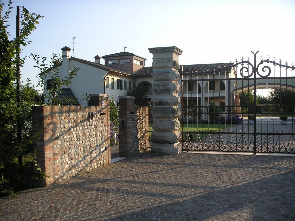 Agriturismo Due Torri モンテベッルーナ エクステリア 写真