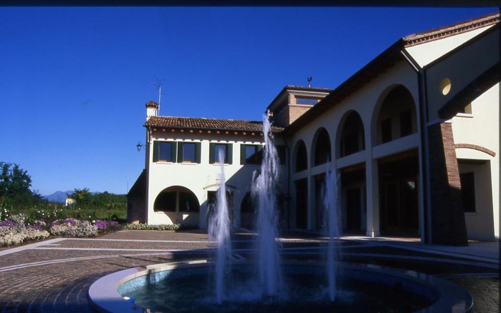 Agriturismo Due Torri モンテベッルーナ エクステリア 写真
