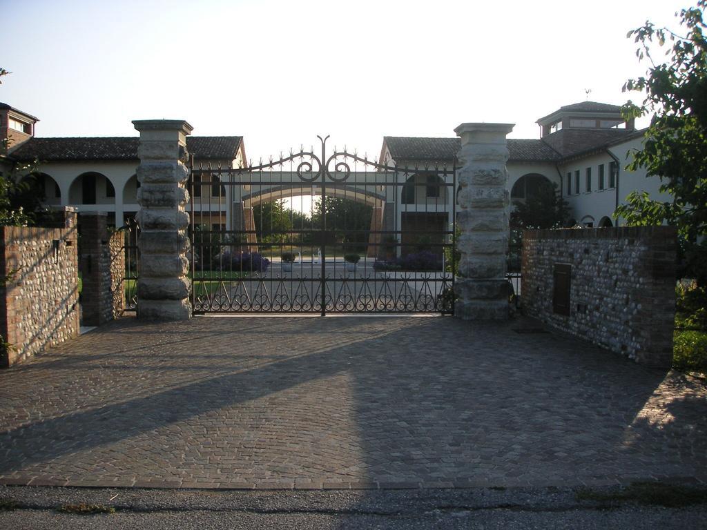 Agriturismo Due Torri モンテベッルーナ エクステリア 写真